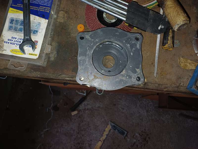 Продавам дистанционни втулки за тоарег 2002г-2007г image