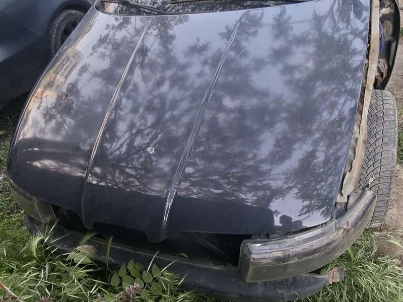 Продавам преден капак сеат леон 2003 image