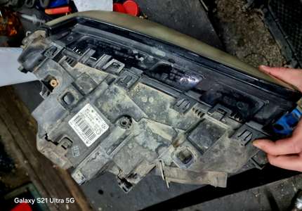 Продавам ляв завиващ фар за BMW X3 E83 image